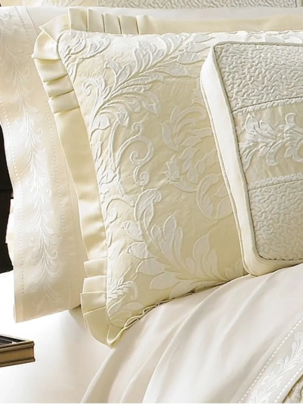 Marquis Ivory 4-Piece Comforter Set By J Queen NWT